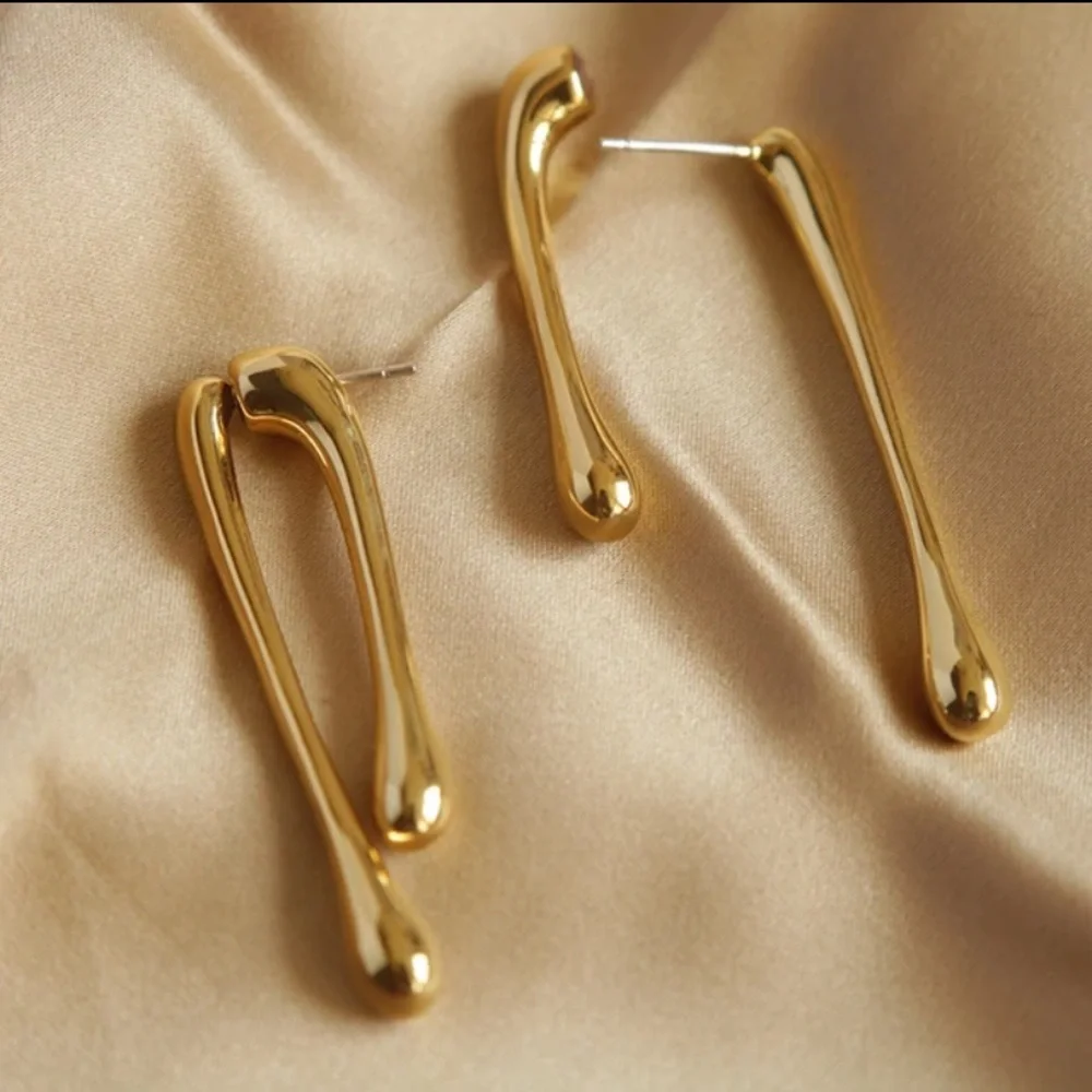 NWT 18k GOLD PLATED UNIQUE EARRINGS - Picture 3 of 5